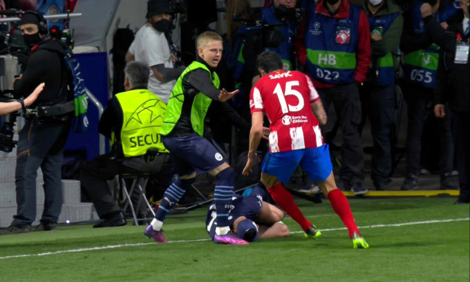 Cầu thủ Atletico, Man City xô xát trong đường hầm