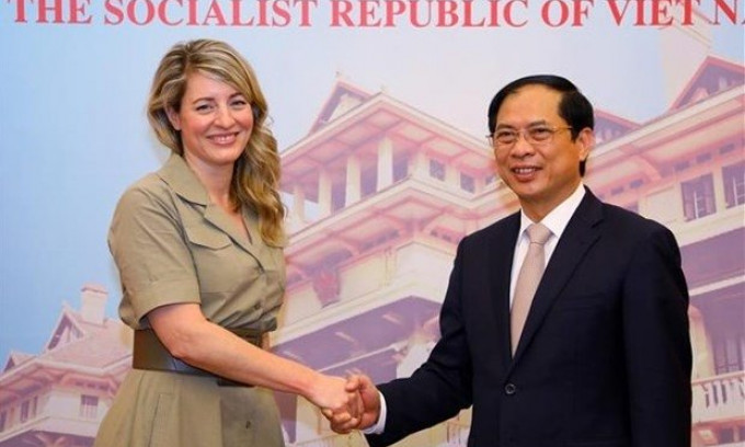 Vietnamese, Canadian FMs seek ways to boost bilateral partnership
