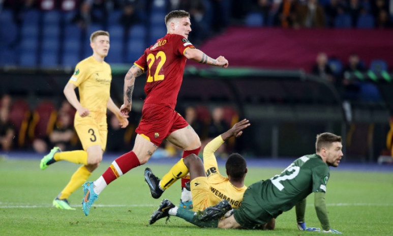 Roma vào bán kết Cup châu Âu