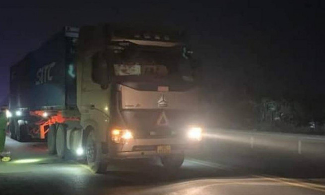 Một phụ nữ tử vong khi sang đường trên cao tốc Nội Bài - Lào Cai