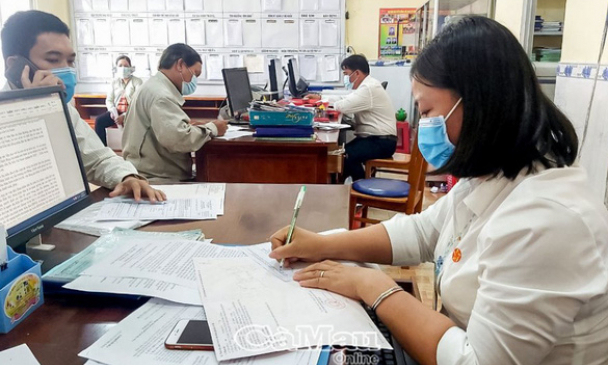 Căn cứ xét tiếp nhận viên chức vào làm công chức
