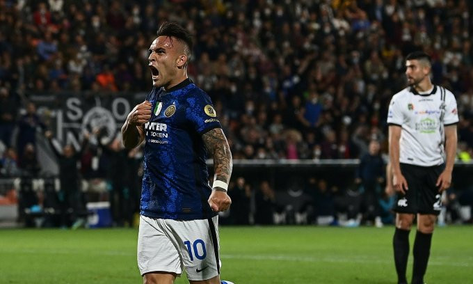 Inter tiếp tục đua song mã với Milan