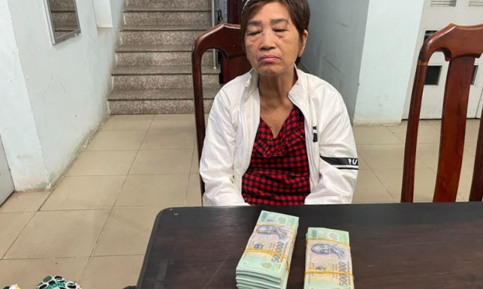 Người giúp việc dọn phòng ngủ, “dọn” luôn 300 triệu đồng của chủ