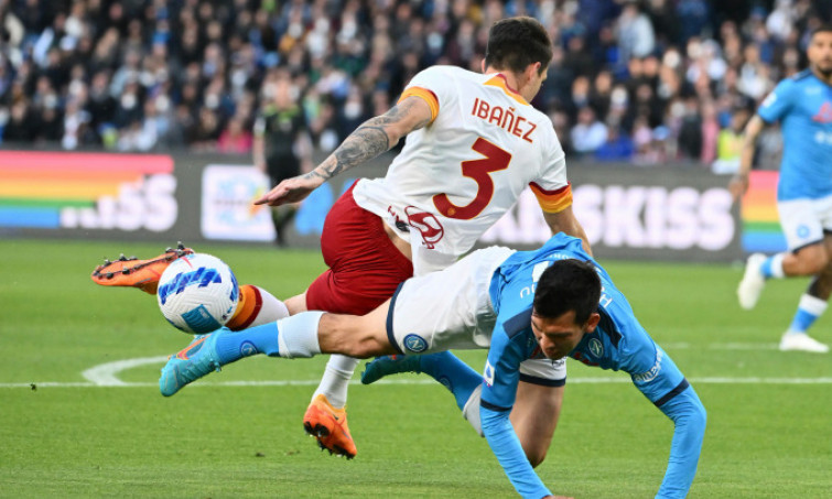 Roma thoát thua phút bù giờ