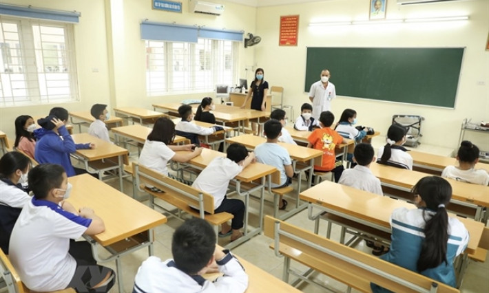 Việt Nam’s daily COVID infections continue falling, 12,012 cases recorded Monday
