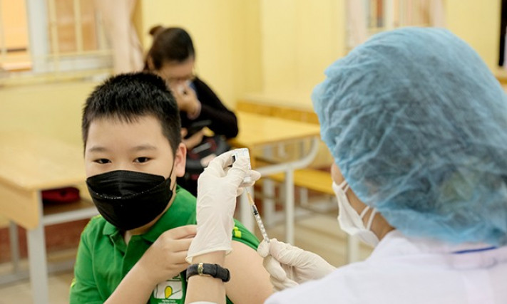 Chiều 19/4: Nghiên cứu tiêm mũi 4 vaccine phòng COVID-19 cho đối tượng nào?