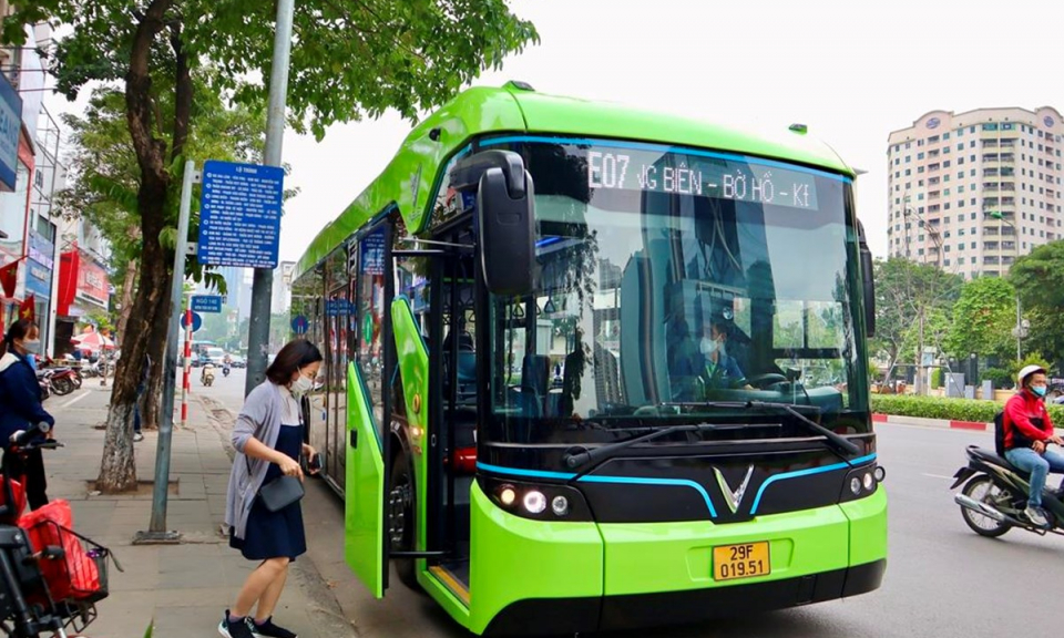 Hà Nội vận hành thêm tuyến buýt điện mới phục vụ người dân