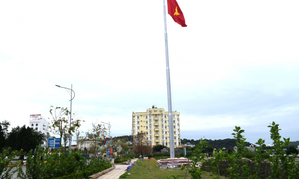 Cô Tô xây dựng cột cờ cao gần 30m