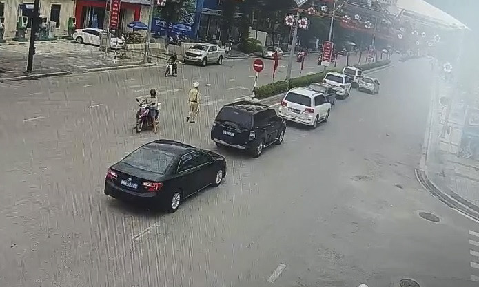 Điện Biên: Xử phạt 7 triệu đồng tài xế không nhường đường cho xe ưu tiên