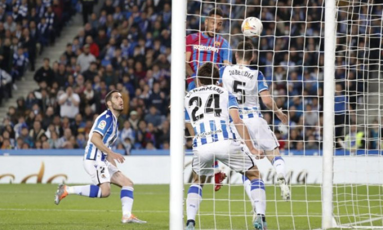 Barca lùi ngày đăng quang của Real