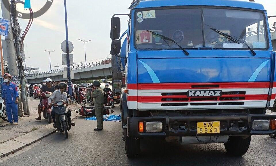 Nữ hiệu trưởng mầm non ở TP Thủ Đức chở con đi học về bị xe bồn cán tử vong