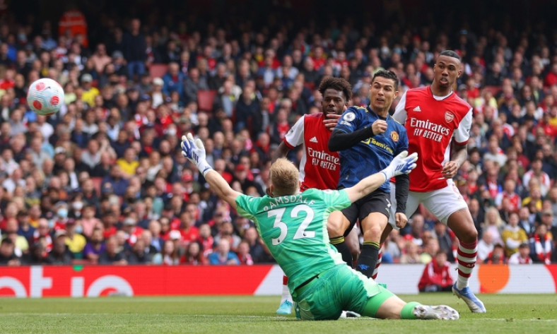 Kết quả Ngoại Hạng Anh: Bruno Fernandes đá hỏng phạt đền, Man Utd thua Arsenal
