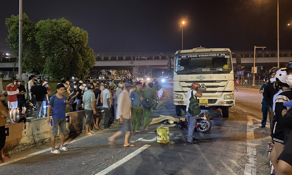 Nữ công nhân bị xe bồn kéo lê hơn 20m chết thương tâm