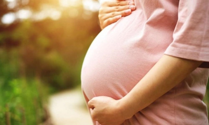 Nắng nóng, làm sao để bảo vệ sức khoẻ cho mẹ bầu và thai nhi?