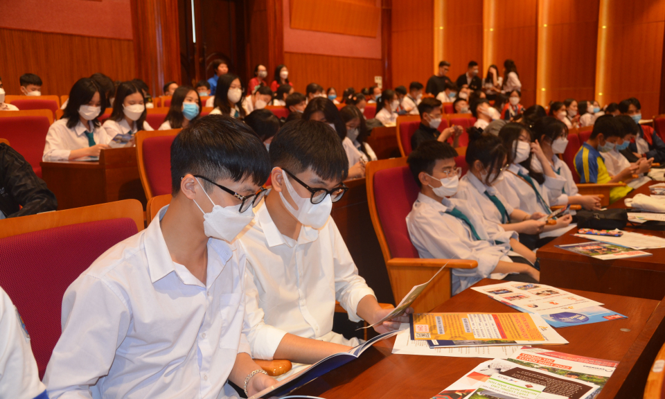 Tư vấn mùa thi, định hướng nghề nghiệp năm 2022