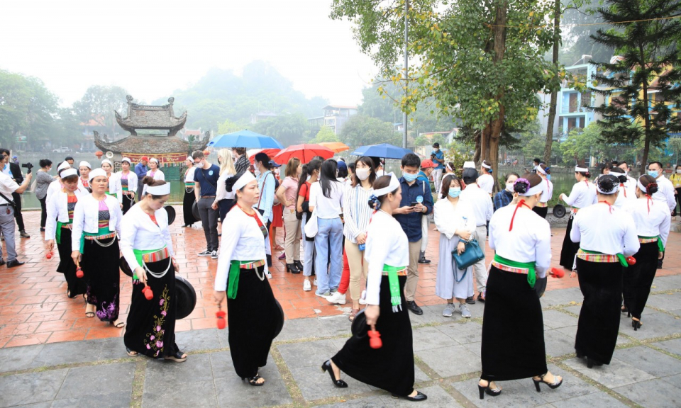 Vietnamese culture impresses international friends