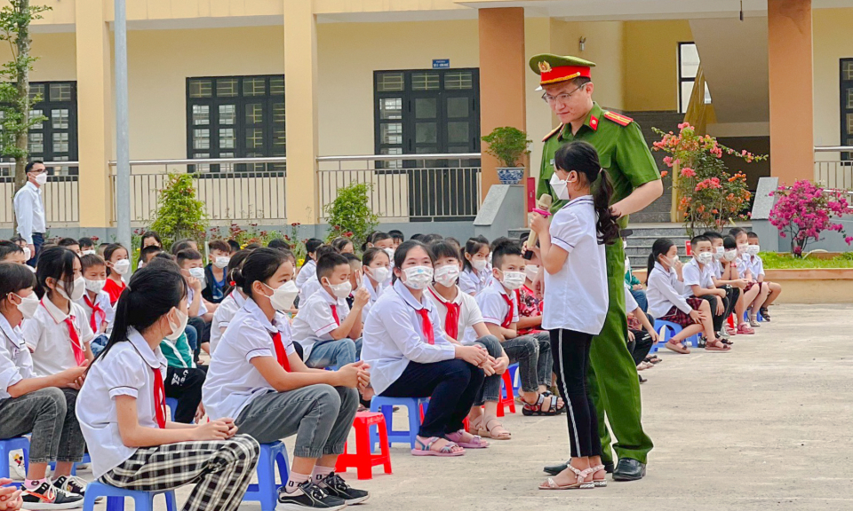 Móng Cái: Tuyên truyền pháp luật cho học sinh trước dịp nghỉ lễ 30/4 và 1/5