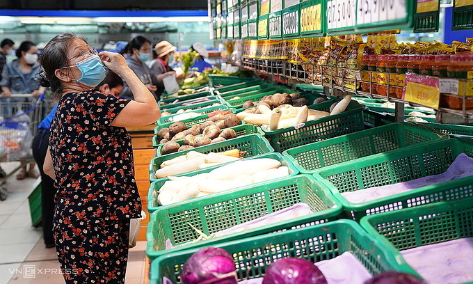 Vietnam unlikely to meet inflation target in 2022: economists