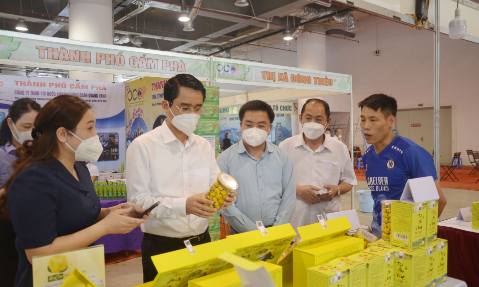 Phó Chủ tịch UBND tỉnh Phạm Văn Thành kiểm tra công tác chuẩn bị Hội chợ OCOP Quảng Ninh - Hè 2022