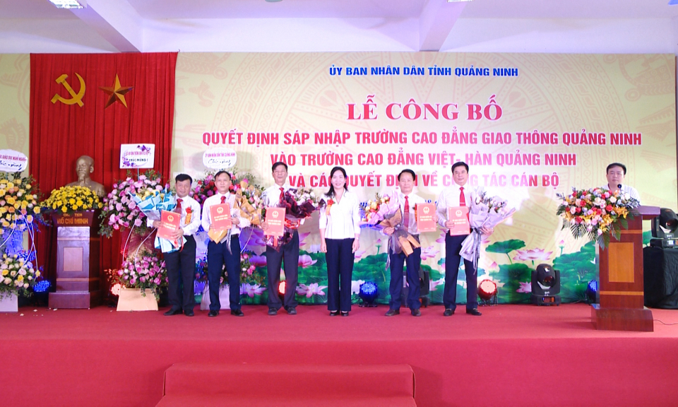 Lễ công bố quyết định sáp nhập Trường Cao đẳng Giao thông Quảng Ninh vào Trường Cao đẳng Việt – Hàn Quảng Ninh
