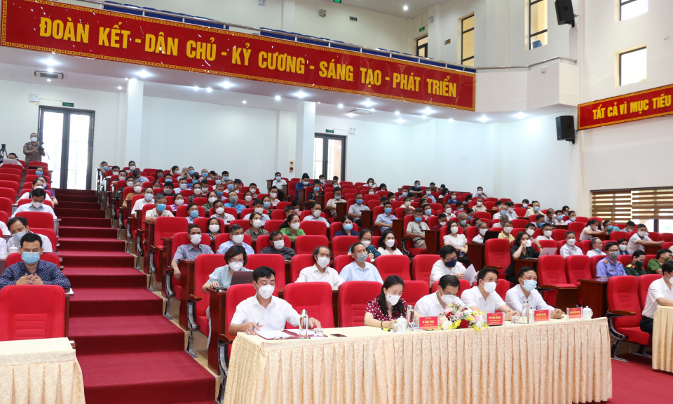 Đại biểu Quốc hội tiếp xúc cử tri tại TP Uông Bí