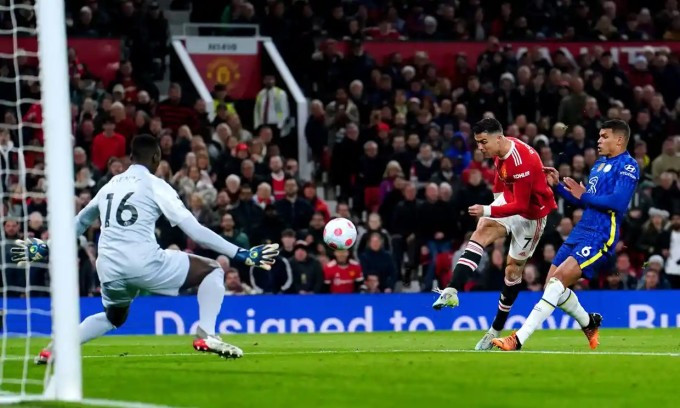 Ronaldo giúp Man Utd hòa Chelsea