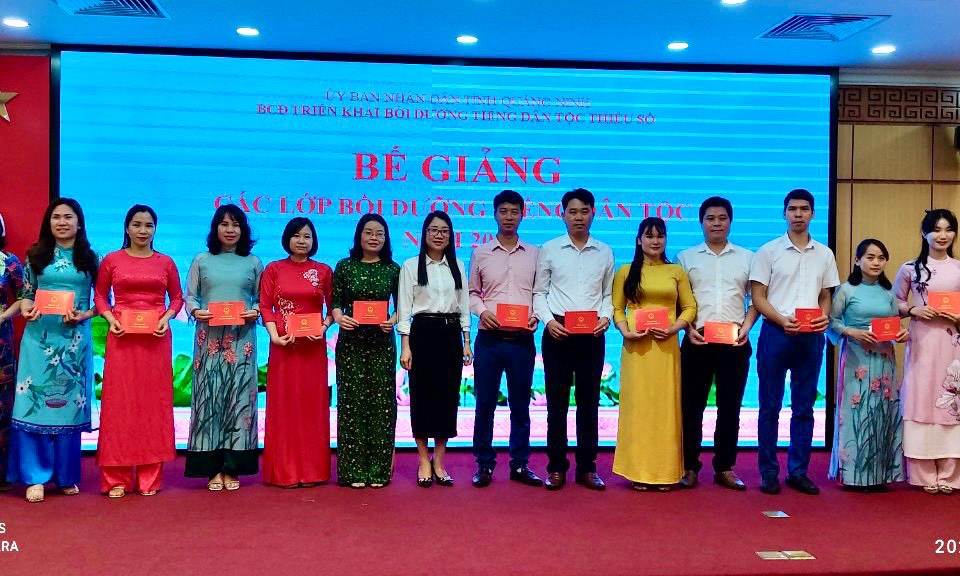 Sở GD&ĐT: Bế giảng các lớp bồi dưỡng tiếng dân tộc năm 2021