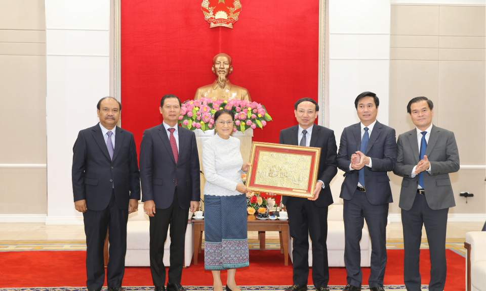 Bí thư Tỉnh ủy Nguyễn Xuân Ký tiếp xã giao Phó Chủ tịch nước CHDCND Lào, tháng 4-2022