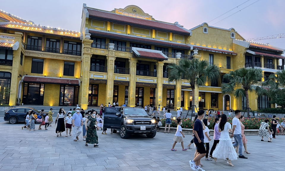 Quảng Ninh: Du lịch sôi động trong ngày đầu nghỉ lễ
