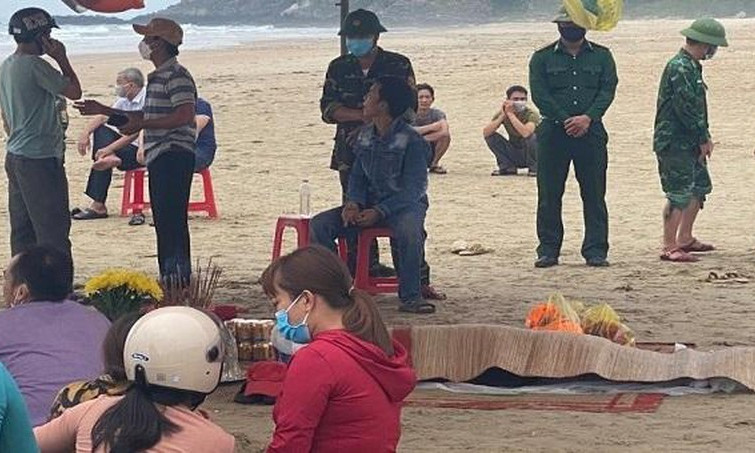 Tìm thấy thi thể học sinh xấu số bị sóng cuốn mất tích
