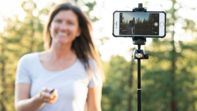 Thủ thuật đơn giản giúp bạn chụp ảnh từ xa với iPhone bằng gậy tự sướng