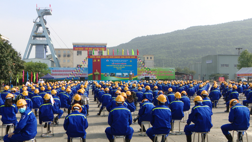 Buổi lễ phát động Tháng ATVSLĐ - Tháng công nhân năm 2022 được tổ chức làm điểm tại Công ty CP Than Hà Lầm