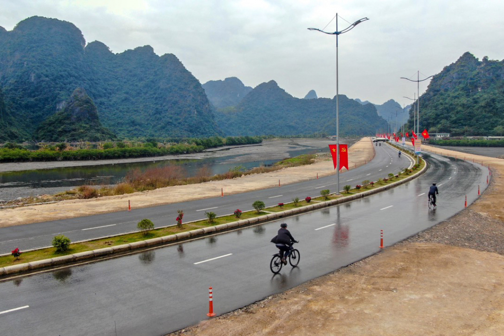 Giai đoạn 1 đường bao biển Hạ Long - Cẩm Phả được đưa vào sử dụng dịp đầu năm 2022. Ảnh: Đỗ Phương.