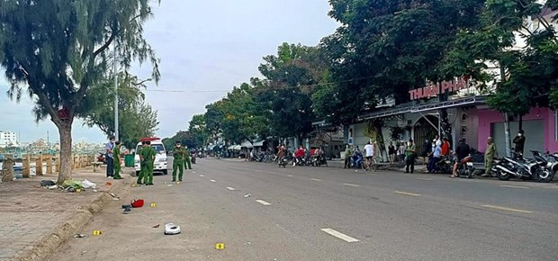 Binh Thuan: Dung oto truy sat, tong chet nguoi sau va cham giao thong hinh anh 1