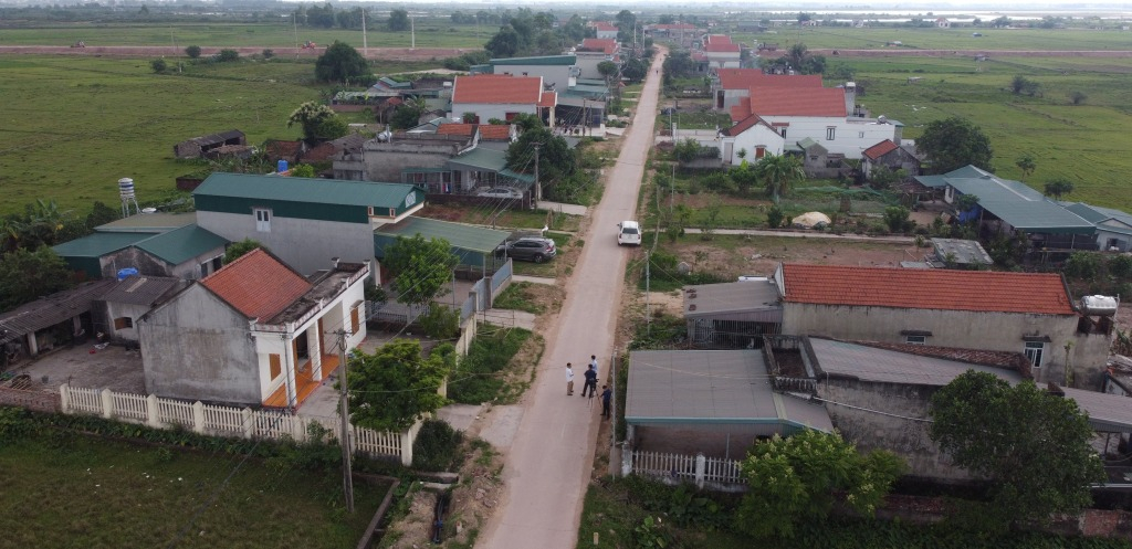 Những vướng mắc về cấp GCNQSDĐ trong gần 20 năm qua của 102 hộ dân khu Thoi Phi, thôn Bắc, xã Vạn Ninh đang được thành phố Móng Cái giải quyết. Đến nay, đã hướng dẫn cho 67 hộ dân đủ điều kiện lập hồ sơ cấp GCNQSDĐ đối với các thửa đất đủ điều kiện. Đến nay, các ngành chức năng và xã Vạn Ninh đã hướng dẫn cho 67 hộ dân đủ điều kiện lập hồ sơ cấp GCNQSDĐ đối với các thửa đất đủ điều kiện.