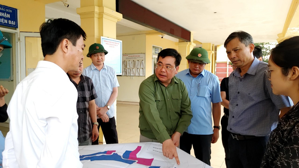 Lãnh đạo TP Móng Cái kiểm tra công tác GPMB dự án cải tạo, nâng cấp đường Tỉnh 341 (Quốc lộ 18C) từ Khu kinh tế cửa khẩu Móng Cái đến Khu kinh tế cửa khẩu Bắc Phong Sinh (giai đoạn 2).