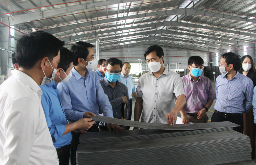 Chủ tịch UBND tỉnh kiểm tra tại các nhà máy trong Cụm Công nghiệp Nam Sơn
