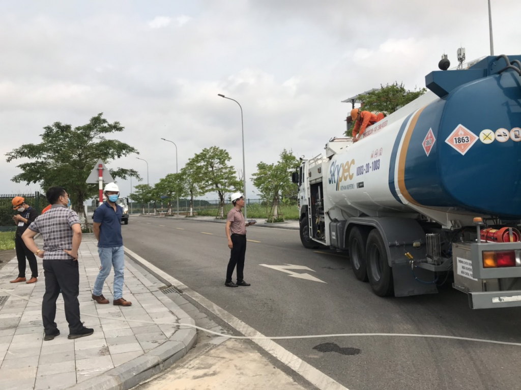Diễn tập ứng phó sự cố tràn dầu tại kho dầu SKYPEC tại Cảng hàng không quốc tế Vân Đồn.