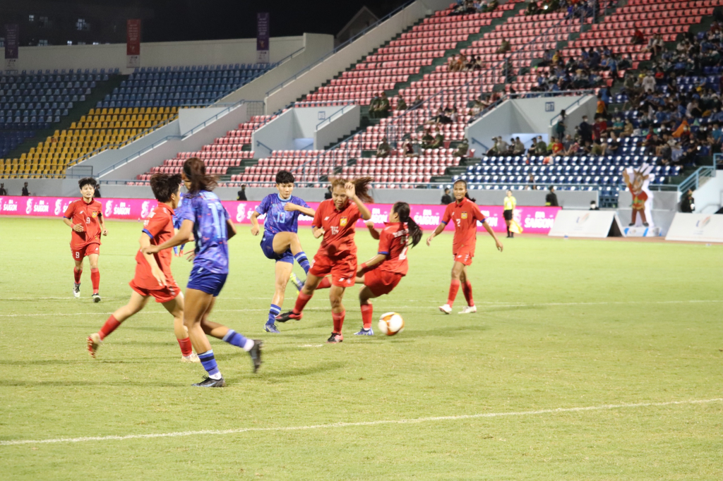 Mặc dù bị đánh giá thấp hơn và thủng lưới trước nhưng đội tuyển Lào vẫn thi đấu rất chắc chắn, kỷ luật. 