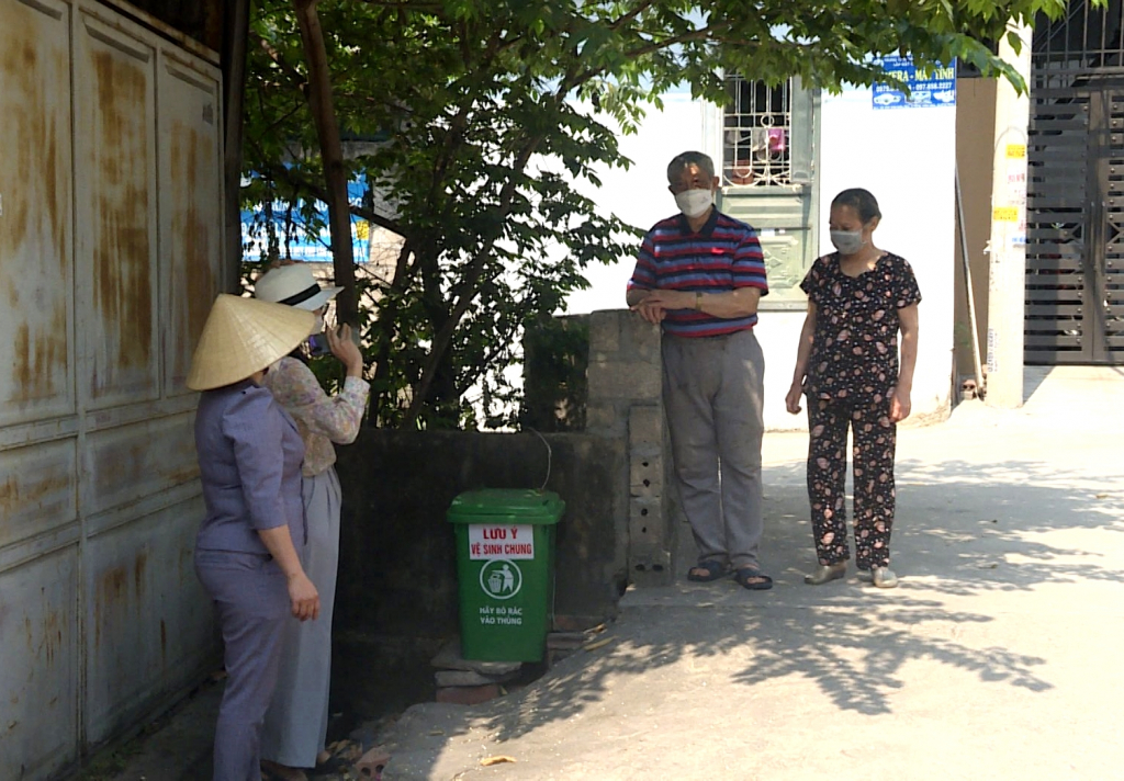 Thùng rác công cộng được đặt tại khu phố 5A, phường Cẩm Trung, TP Cẩm Phả.