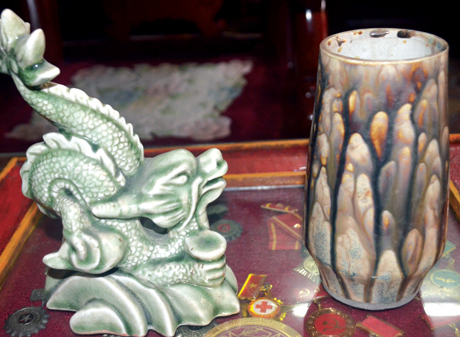 Một số sản phẩm truyền thống được Nghệ nhân Ưu tú Đặng Đức Thạch, HTX Gốm Ánh Hồng, Đông Triều, phục dựng.