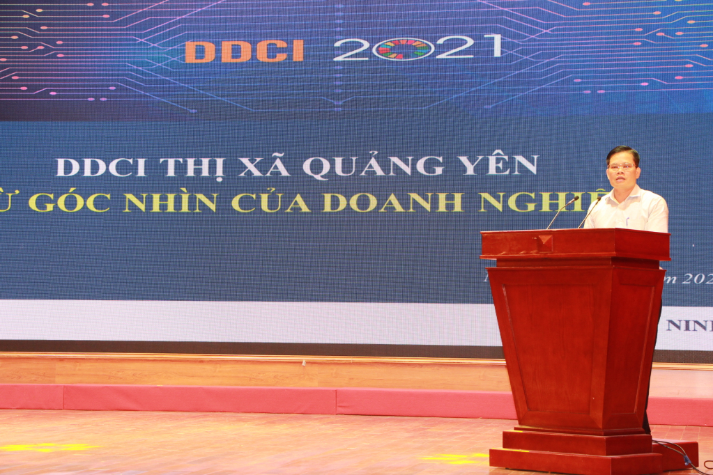 Lãnh đạo Ban xúc tiến và hỗ trợ đầu tư tỉnh, phân tích, đánh giá kết quả các chỉ số DDCI năm 2021 của tỉnh và của TX Quảng Yên.