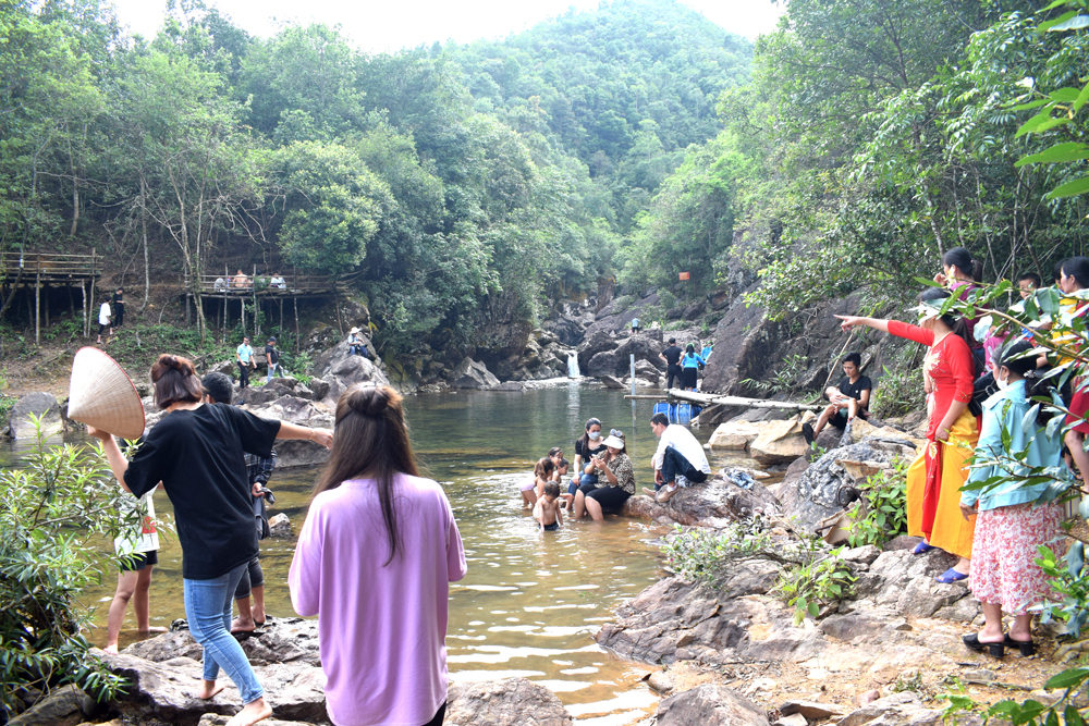 Thác 72 gian – Hồ Tràng Vinh cách trung tâm xã Hải Sơn khoảng 15km được nhiều du khách đến trải nghiệm