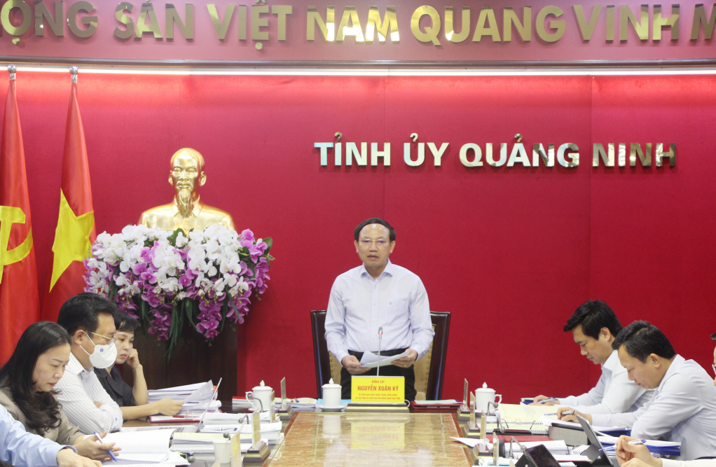 Đồng chí Nguyễn Xuân Ký, Ủy viên BCH Trung ương Đảng, Bí thư Tỉnh ủy, Chủ tịch HĐND tỉnh chủ trì hội nghị.