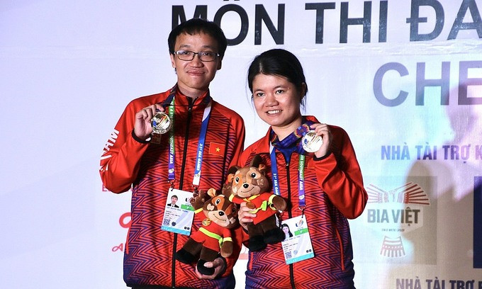 Couple win gold medals just minutes apart at SEA Games