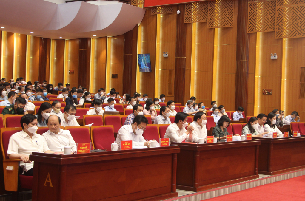 Quảng Ninh tham dự hội nghị qua cầu truyền hình trực tuyến.