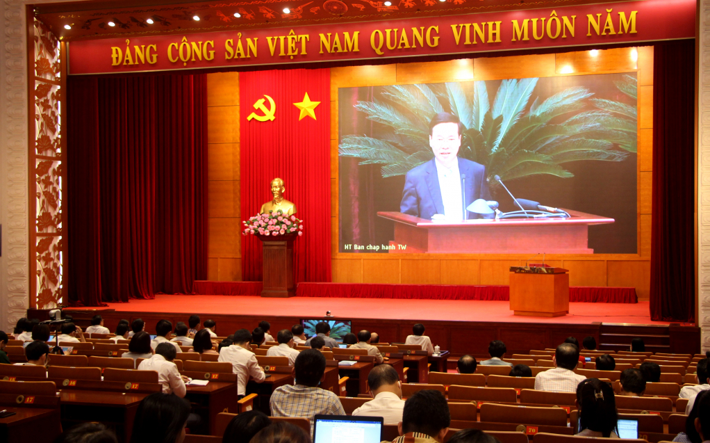 Đồng chí Võ Văn Thưởng, Ủy viên Bộ Chính trị, Thường trực Ban Bí thư, phát biểu chỉ đạo tại hội nghị.