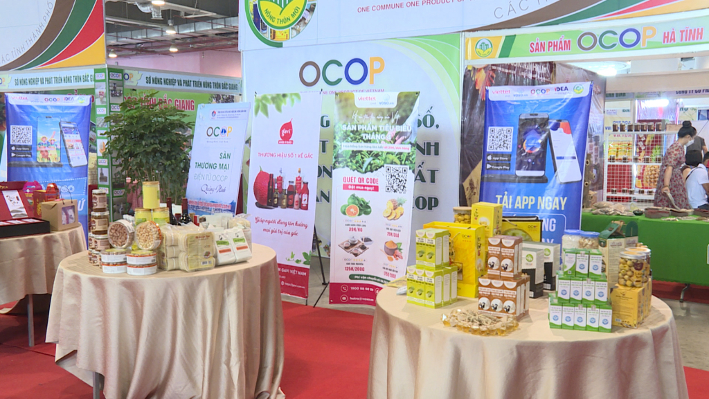 Thương mại điện tử theo hình thức mua bán tại Hội chợ OCOP Quảng Ninh - Hè 2022.
