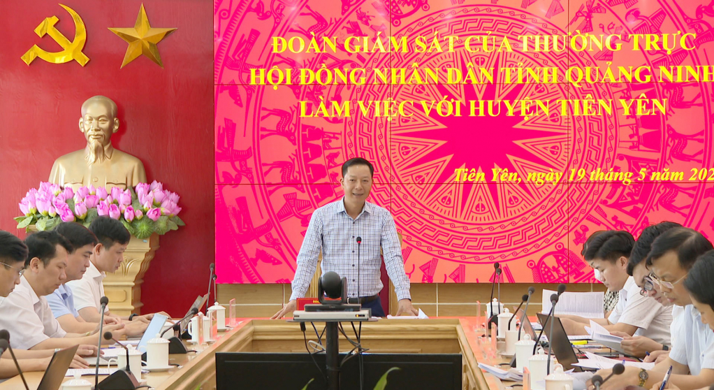 Đồng chí Lê Văn Ánh, Phó Chủ tịch HĐND tỉnh phát biểu kết luận tại buổi làm việc.