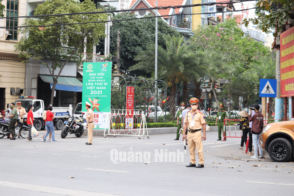 Lực lượng chức năng đã sẵn sàng mọi tình huống đảm bảo an ninh, trật tự cho các cổ động viên. 